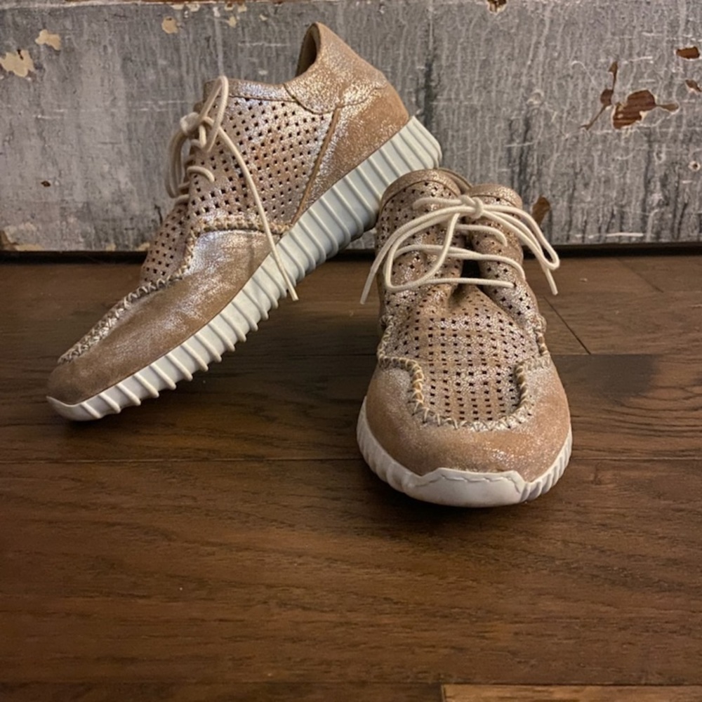 Diba True tennis shoes! Super comfy & cute!!